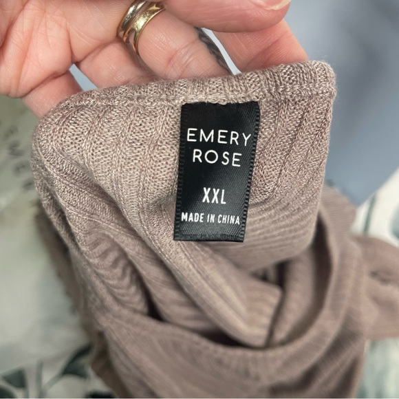 Plus Size Ribbed Leopard Print Sleeves - Picture 2 of 4